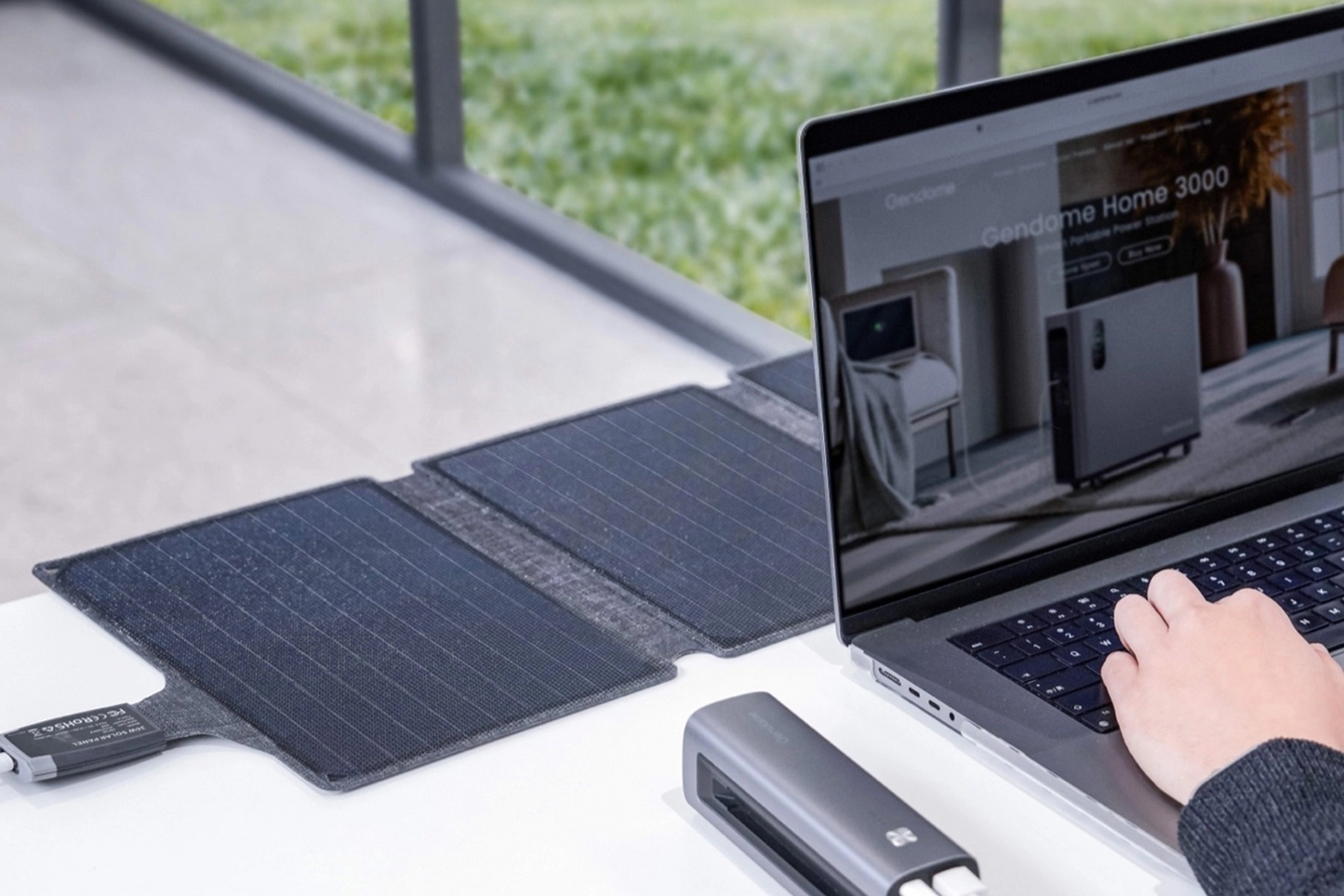 GENDOME Solar Power Bundle – Micro × Solar – 15000mAh LiFePO4 Powerbank mit 36W Solarpanel