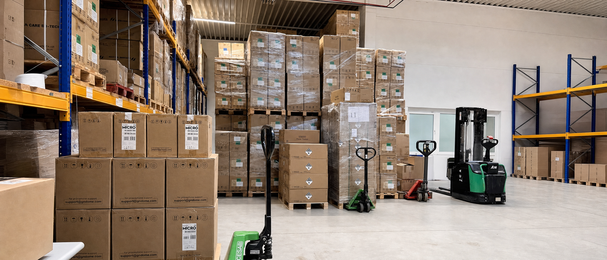 wolqe-hub-lager-frankfurt-innenaufnahme-solarshop-lager-handel